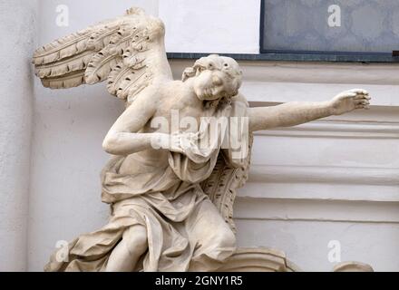 Engel auf dem Portal der Mariahilf Kirche in Graz, Steiermark, Österreich Stockfoto