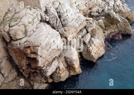 Bildliche blaue Adria in Dubrovnik, Kroatien Stockfoto