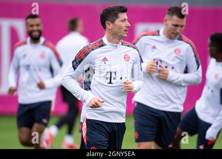 München, Deutschland. September 2021. Fußball, Champions League, Gruppenphase, FC Bayern München - Dynamo Kiew, Abschlusstraining FC Bayern, Trainingsgelände Säbener Straße: Robert Lewandowski aus München in Aktion. Quelle: Sven Hoppe/dpa/Alamy Live News Stockfoto