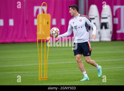 München, Deutschland. September 2021. Fußball, Champions League, Gruppenphase, FC Bayern München - Dynamo Kiew, Abschlusstraining FC Bayern, Trainingsgelände Säbener Straße: Robert Lewandowski aus München in Aktion. Quelle: Sven Hoppe/dpa/Alamy Live News Stockfoto