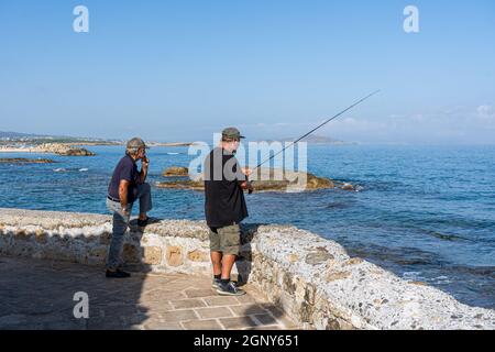 Fischer in Chania auf Kreta, Griechenland Stockfoto