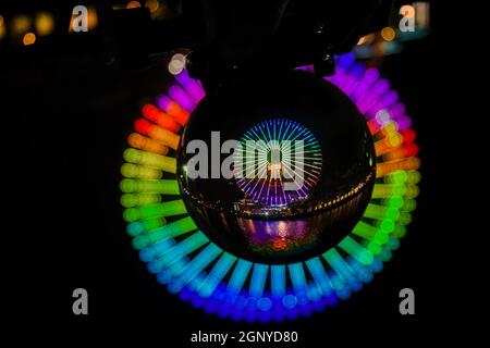 Die Skyline von Yokohama spiegelt sich im Kristall wider. Drehort: Yokohama-Stadt kanagawa Präfektur Stockfoto