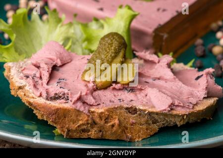 Hausgemachte Terrine auf einem Teller Stockfoto