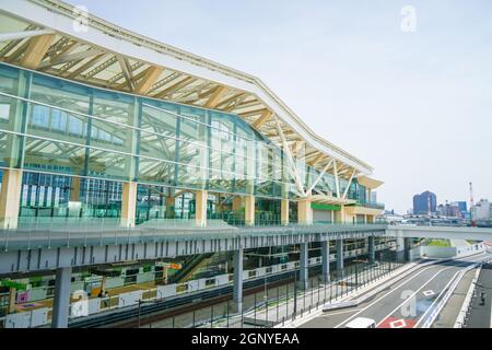 Bild der Takanawa Gateway Station. Drehort: Metropolregion Tokio Stockfoto
