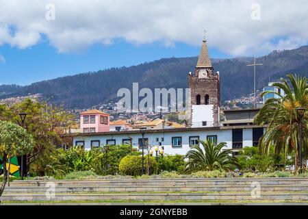 Blick auf historische Gebäude in Funchal auf der Insel Madeira, Portugal. Stockfoto