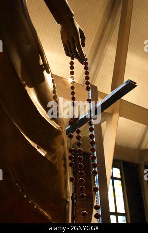 Rosenkranz bei Maria Königin des Heiligen Rosenkranzes Pfarrei in Zagreb, Kroatien Stockfoto