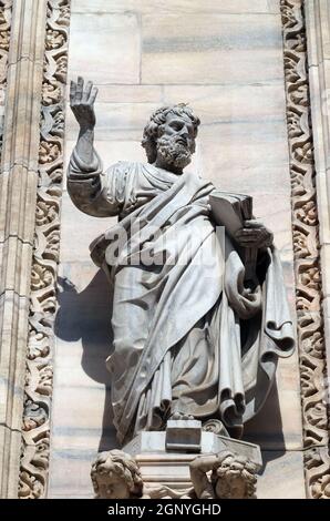 Der heilige Lukas der Evangelist, Statue auf dem Mailänder Dom, Duomo di Santa Maria Nascente, Mailand, Lombardei, Italien Stockfoto