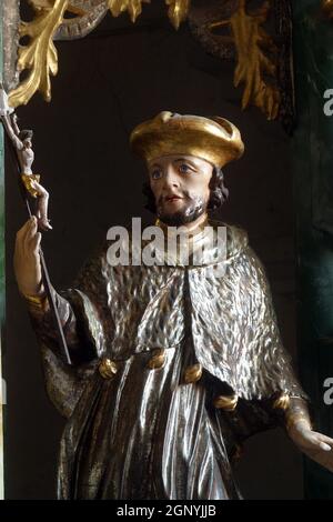 Der hl. Johannes von Nepomuk, Statue auf dem Hochaltar in der Kirche der Heiligen Drei Könige in Komin, Kroatien Stockfoto