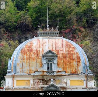 Altes Thermalbad Gebäude Dach Baile Herculane Stadt Rumänien Stockfoto