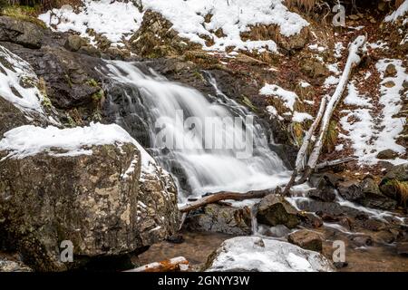 Todtnaus Wasserfall im Winter Stockfoto