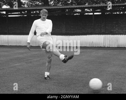 Aktenfoto vom 10-07-1966 von Englands Roger Hunt. Ausgabedatum: Dienstag, 28. September 2021. Stockfoto
