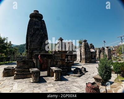 Baijnath Temple Complex ist eine Ansammlung von 18 Hindu-Tempeln, die sich in der Stadt Baijnath in Uttarakhand India 03 12 2020 befinden Stockfoto