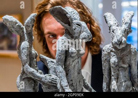 London, Großbritannien. September 2021. Sophie Ryder (Britin, geboren 1963), Maquette for Paintpots, £10,000-15,000 - Blazing a Trail: Modern British Women, in der Bonhams New Bond Street. Der Verkauf findet am Mittwoch, den 29. September, statt. Kredit: Guy Bell/Alamy Live Nachrichten Stockfoto