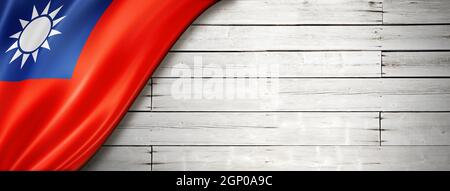 Taiwan-Flagge auf alter weißer Wand. Horizontales Panorama-Banner. Stockfoto