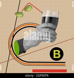 Zeitgenössische Kunstcollage aus menschlicher Hand, die ein Glas schäumenden Bieres hält Stockfoto