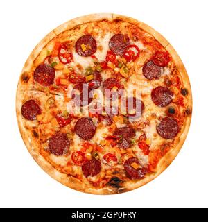 Isolierte mexikanische Pizza mit Chorizo und Jalapeno Stockfoto