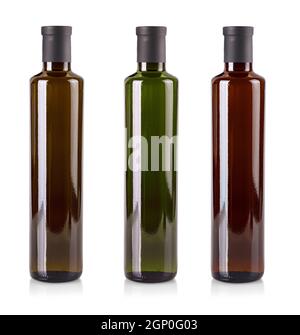 Die farbigen Olivenölflaschen isoliert auf weißem Hintergrund Stockfoto