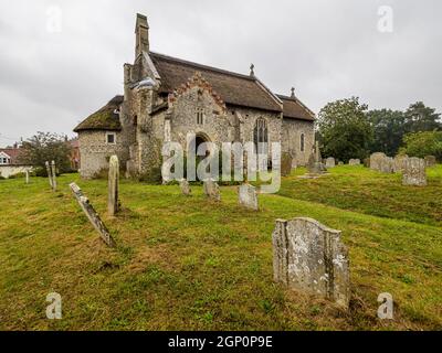 Reetdachkirche St. Lawrence in Ingworth, Norfolk, England Stockfoto