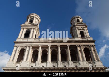 Die Kirche Saint Sulpice; die zweitgrößte Kirche in Paris, Frankreich. Stockfoto