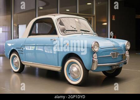 Turin, Italien - 13. August 2021: Autobianchi Bianchina im Nationalen Automobilmuseum (Mauto) in Turin, Italien. Stockfoto