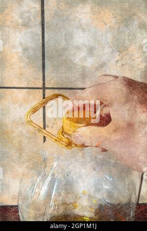 Eine Hand hält eine große Plastikflasche mit Küchenöl. Ein Mann öffnet den gelben Korken Stockfoto
