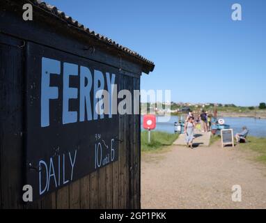 Wlaberswick Fährbüro und Pier nach Southwold über den Fluss Blyth, Walberswick East Suffolk England Großbritannien Stockfoto