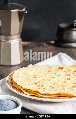 Mohn cremefarben (Jalois). Pfannkuchen mit Mohn Stockfoto