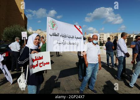 Beirut, Libanon. September 2021. Einleger protestieren am 24. September 2021, um ihr Geld von Banken in Beirut, Libanon, zurückzubekommen. (Foto: Elisa Gestri/Sipa USA) Quelle: SIPA USA/Alamy Live News Stockfoto