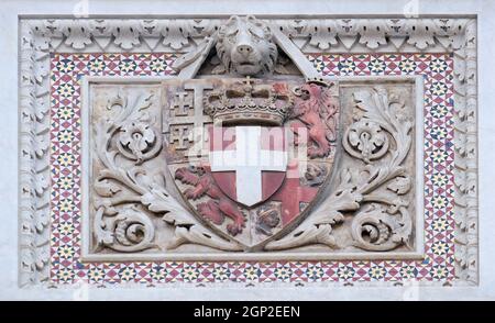 Wappen von prominenten Familien, die an der Fassade beigetragen., Portal von Cattedrale di Santa Maria del Fiore (Kathedrale der Heiligen Maria der Flo Stockfoto