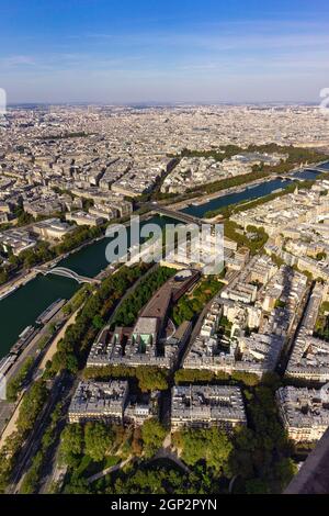 Blick auf die seine in Paris von der obersten Etage des Eiffelturms Stockfoto