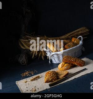 Leckere und knusprige Frühstücksbrötchen Stockfoto