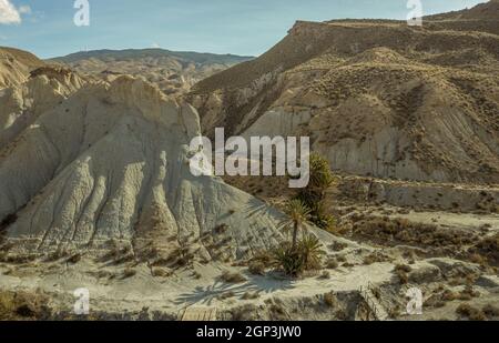 Drohne Luftaufnahme der Wüstenlandschaft von Tabernas in Andalusien Almeria Spanien nur Wüste in Europa Stockfoto