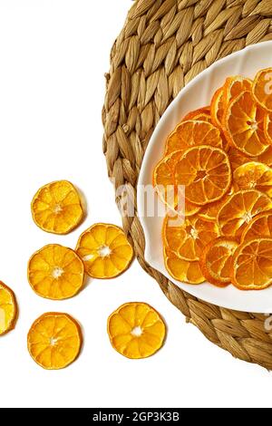 Snack Für Trockene Orangen-Scheiben. Trockene Orangen für Weihnachtsdekorationen. Selektiver Fokus. Stockfoto