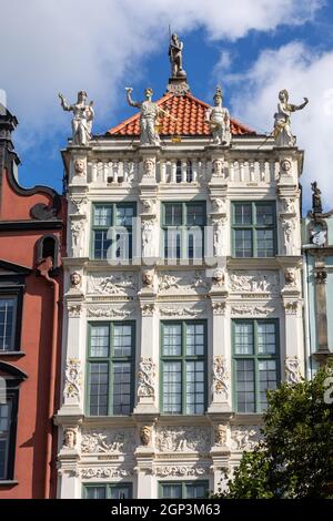 Die Fassade des restaurierten Patrizierhauses in Danzig im Langen Markt. Pommern, Polen Stockfoto