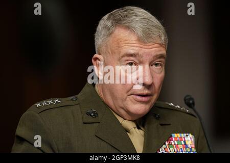 Washington, Usa. September 2021. General Kenneth McKenzie, Kommandeur des Central Command der Vereinigten Staaten, spricht während einer Anhörung des Armed Services Committee des Senats über den Abschluss von Militäroperationen in Afghanistan und die Pläne für zukünftige Terrorismusbekämpfungsoperationen am Dienstag, den 28. September 2021, auf dem Capitol Hill in Washington, DC. Pool Foto von Patrick Semansky/UPI Kredit: UPI/Alamy Live News Stockfoto