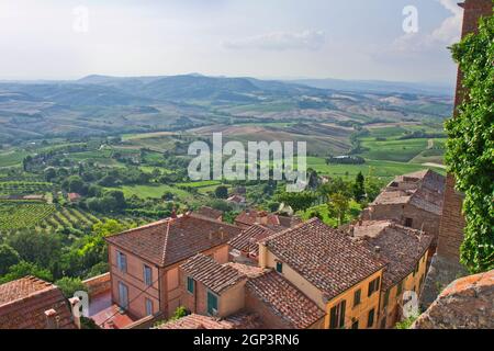 Montepulciano in der Toskana, Altstadt Panoramablick, Toskana Landschaft, Italien, Europa Stockfoto