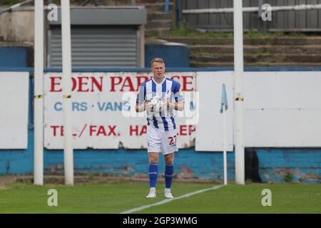 HARTLEPOOL, GROSSBRITANNIEN. 25. SEPTEMBER Luke Hendrie von Hartlepool United während des Spiels der Sky Bet League 2 zwischen Hartlepool United und Exeter City im Victoria Park, Hartlepool, am Samstag, den 25. September 2021. (Kredit: Mark Fletcher | MI News) Kredit: MI Nachrichten & Sport /Alamy Live News Stockfoto