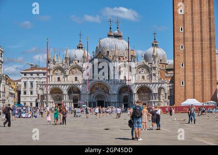 Blick auf die Markusbasilika vom Markusplatz aus, Venedig, Italien Stockfoto