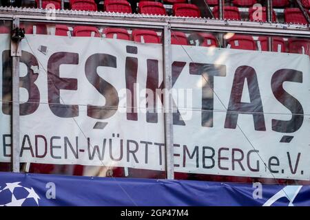 AMSTERDAM, NIEDERLANDE - 28. SEPTEMBER: Banner der Besiktas-Fans während des UEFA Champions League Group-Bühnenmatches zwischen Ajax und Besiktas in der Johan Cruijff Arena am 28. September 2021 in Amsterdam, Niederlande (Foto: Broer van den Boom/Orange Picts) Stockfoto