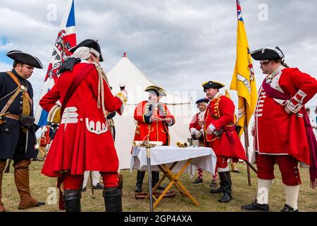 Sir John Cope & Officers council of war in der Zeit Kostüm Nachstellung der Schlacht von Prestonpans, East Lothian, Schottland, Großbritannien Stockfoto