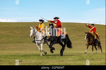 Hannoversche Kavallerietruppen zu Pferde in historischen Kostümen in Nachstellung der Schlacht von Prestonpans, East Lothian, Schottland, Großbritannien Stockfoto