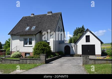 Straße mit kleinen Häusern aus der deutschen Nachkriegszeit Stockfoto