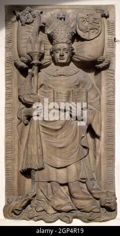 Eine Gedenktafel auf dem Portal der Kathedrale Santa Maria Assunta i San Cassiano in Brixen, Italien Stockfoto