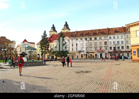 Europäische Stadt Ivano-Frankiwsk Westukraine. Ivano-Frankivsk Blick auf den zentralen Teil der Stadt. Stadtbild. Reisekonzept Stockfoto