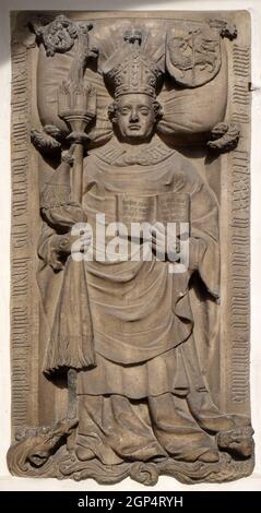 Eine Gedenktafel auf dem Portal der Kathedrale Santa Maria Assunta i San Cassiano in Brixen, Italien Stockfoto