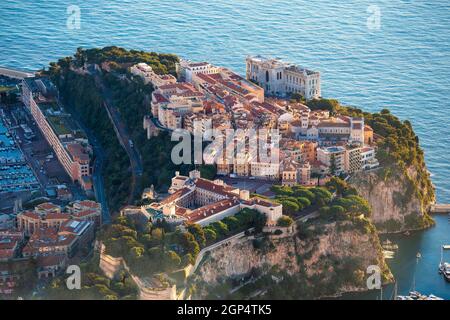 Monaco. Prinz Palast und Altstadt auf dem Felsen in Monaco Luftbild. Fürstentum Monaco Stockfoto