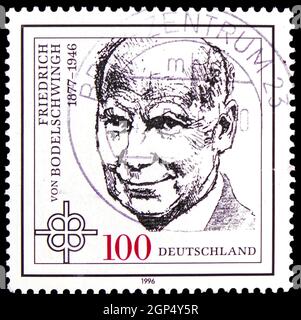 MOSKAU, RUSSLAND - 4. AUGUST 2021: Die in Deutschland gedruckte Briefmarke zeigt Friedrich von Bodelschwingh, um 1996 Stockfoto