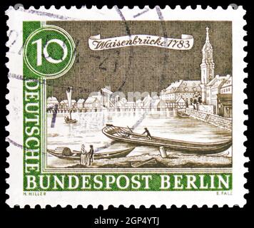 MOSKAU, RUSSLAND - 4. AUGUST 2021: Briefmarke gedruckt in Deutschland, Berlin, zeigt Waisenbrücke (1783), Old Berlin Serie, um 1962 Stockfoto