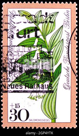 MOSKAU, RUSSLAND - 4. AUGUST 2021: Briefmarke gedruckt in Deutschland, Berlin, zeigt Solomons-Siegel (Polygonatum odoratum), Wohlfahrt: Waldblumen-Serie, Stockfoto