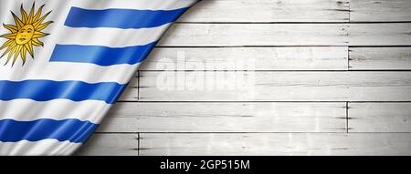 Uruguay Flagge auf alter weißer Wand. Horizontales Panorama-Banner. Stockfoto